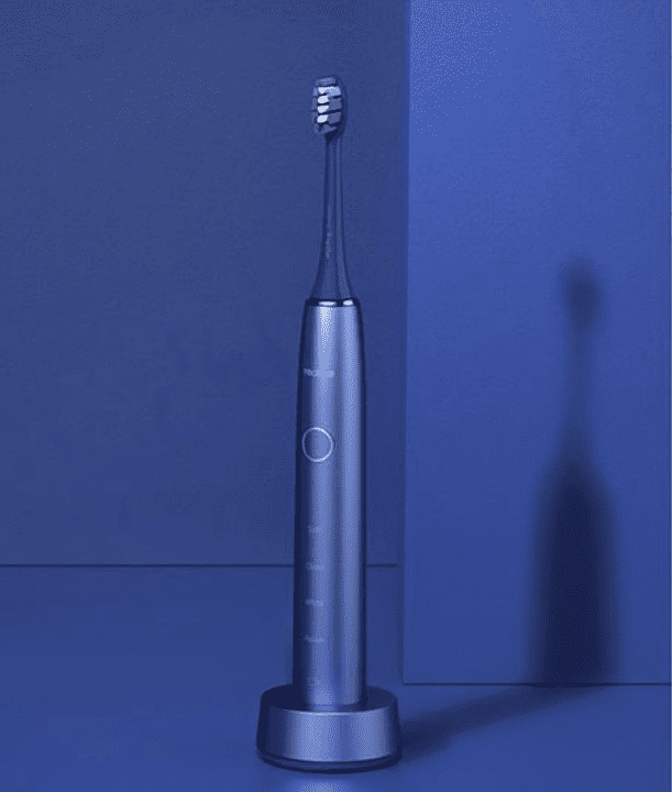 Процесс зарядки электрической зубной щетки Xiaomi Realme Sonic Toothbrush M1